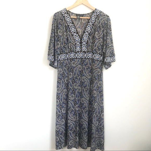 3/$25 🌷 Flowy V Neck Paisley Print Dress - Picture 3 of 6